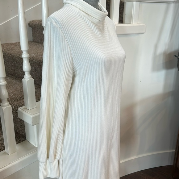 Nwt. Tash and Sophie sweater dress - Picture 3 of 12